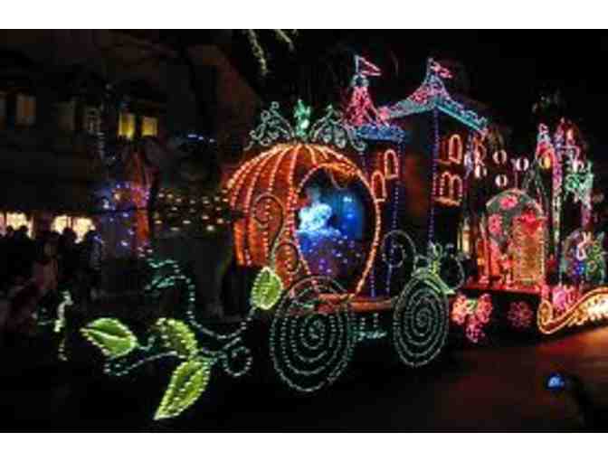 4 1-DAY DISNEY PARK HOPPER PASSES & PRIVATE MEET AND GREET WITH DISNEY CHARACTERS