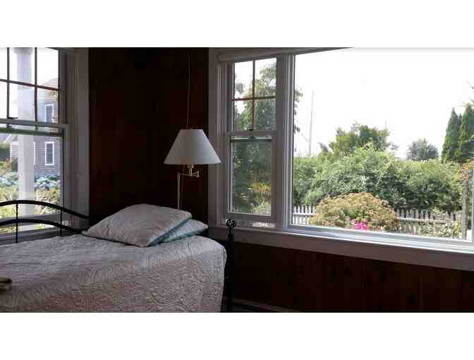 Weekend Escape for 6 at Rhode Island Summer Cottage!