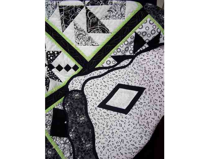 Handmade 'Daisy Chain' Lap Quilt 5.5' x 5.5'
