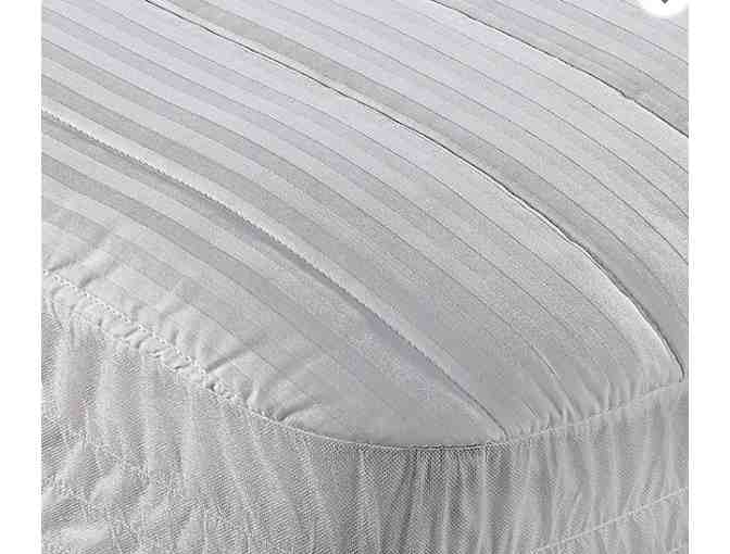 FUND-A-NEED GRAD GIFTS - Sheet Set and and Mattress Pad $15