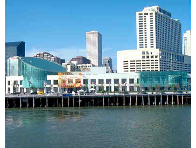 New Orleans: Aquarium tickets & steamboat tour for 2. Plus hotel & restaurant gift cards!