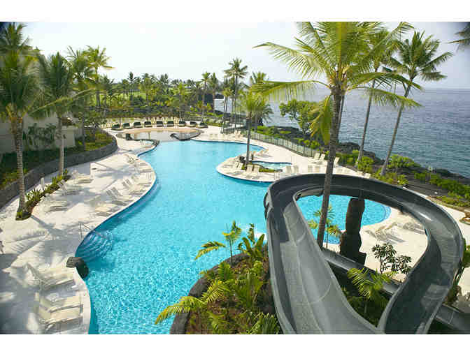 2 Night Stay at Sheraton Kona Resort & Spa with Dinner for 2 at Rays on the Bay