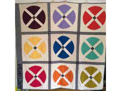 Handmade "Wagon Wheel" Pattern Quilt (~64" x 68")