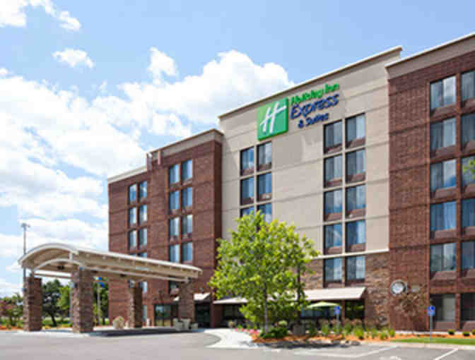 Holiday Inn Express & Suites Bloomington West-Minnesota Zoo Package