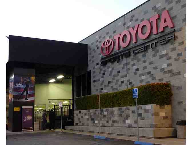 Ice Skating at Toyota Sports Center: admission tickets and skate rental for 10 people