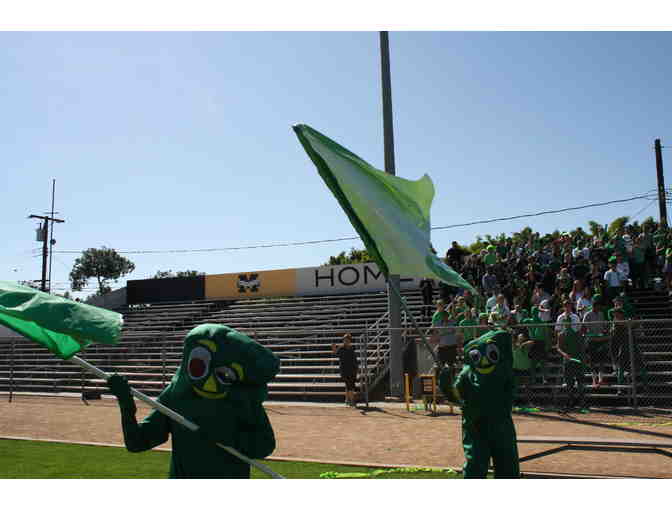 Bishop Montgomery High School Juniors Free Dress