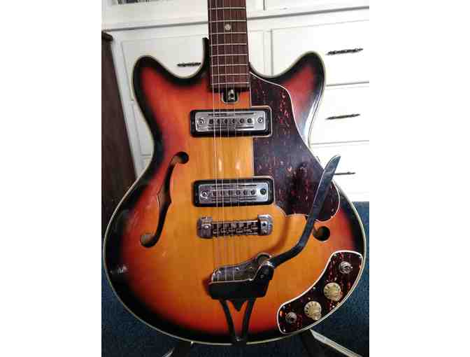 Late 1960s / Early 1970s Silvertone Model 319 Semi-hollow Electric Guitar