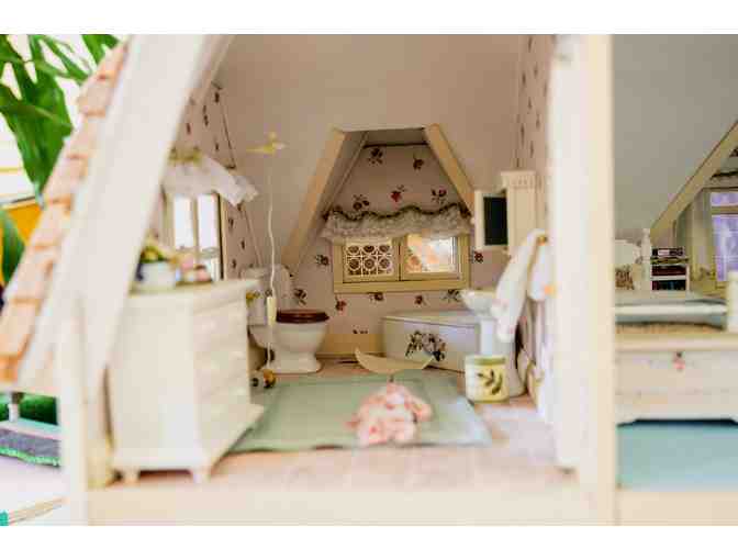 Beautiful Tudor Dollhouse