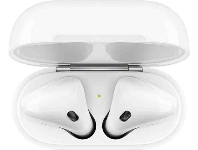 Apple AirPods with Charging Case in White - Photo 2