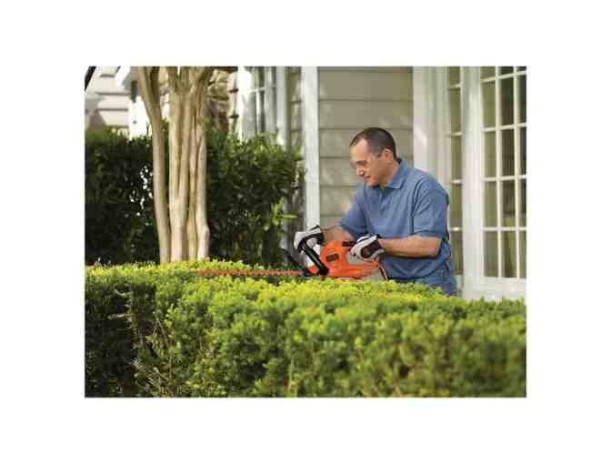 Hedge Trimmer - Black and Decker 22'