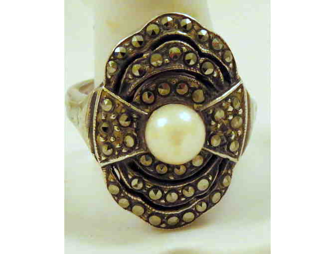 Vintage silver ring with pearl and marcasite