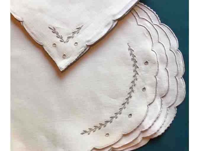 Linen placemats and napkin set