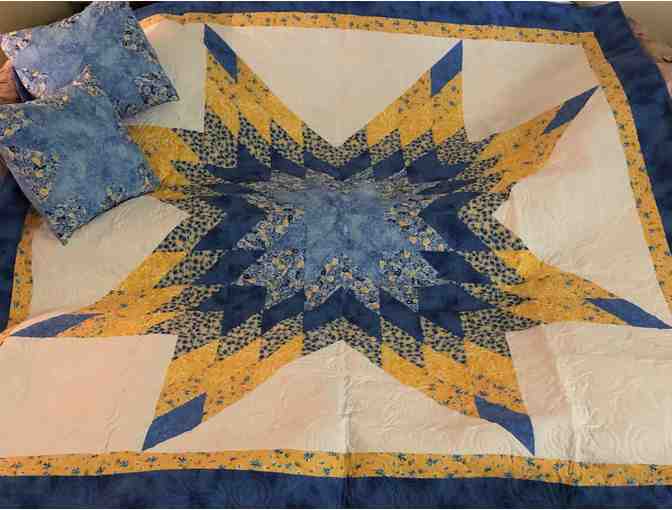 Star Quilt with Matching Pillows