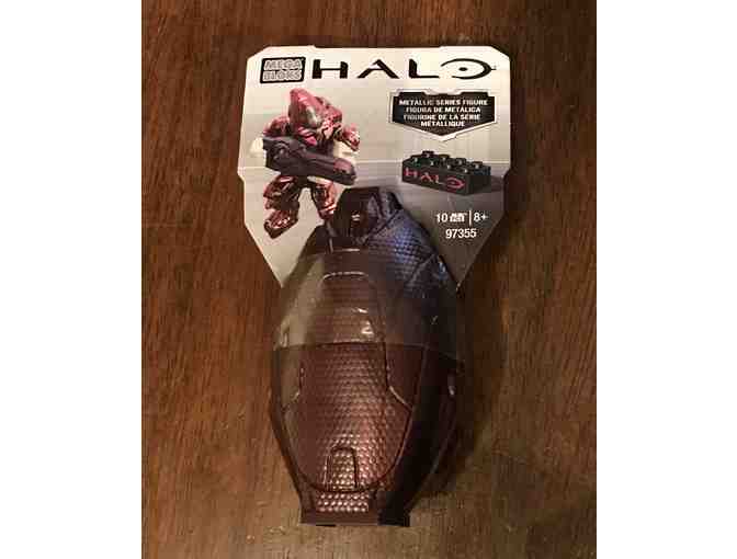 Assassin's Creed Unity Coin with Velvet Pouch Plus Mega Bloks Halo Metallic Series figure