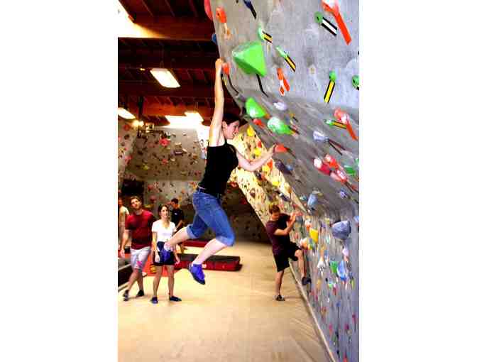 Vital Climbing Gym - 1 day pass for 3 people