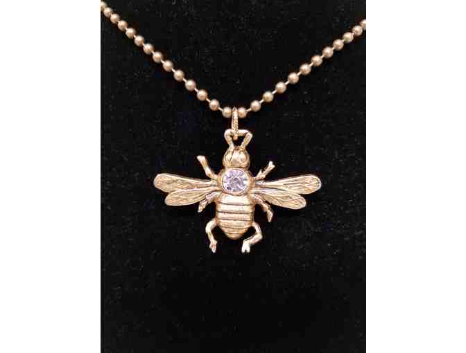 Bee Pendant Necklace (John Wind) & DEERDANA Bee T-Shirt (S)
