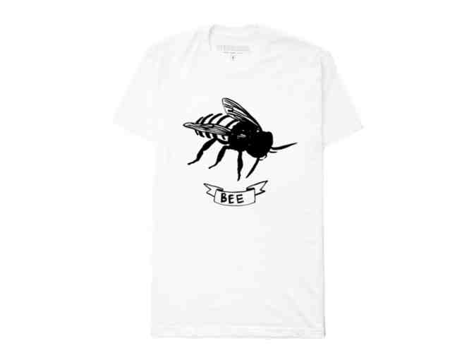 Bee Pendant Necklace (John Wind) & DEERDANA Bee T-Shirt (S)