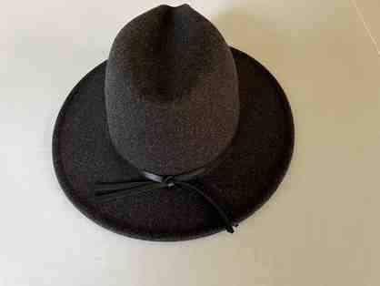 Women's Faux Felt Fedora with Leather Band!