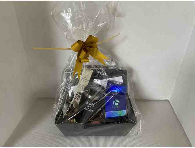 Evolve Skin Spa Basket! - Photo 1