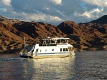 Houseboat Vacation in Nevada or California: 5 Days/4 Nights!