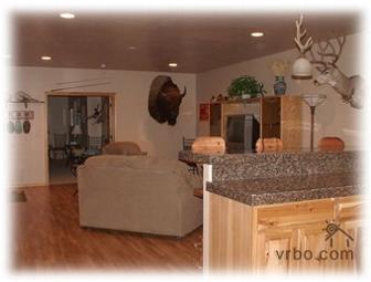 One-Week Stay at the 'Man Cave': White Mountain Paradise in Ari