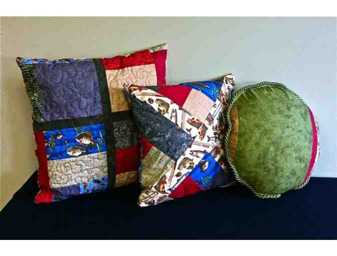 Extraordinary Quilt with Five Pillows and Two Wall Hangings