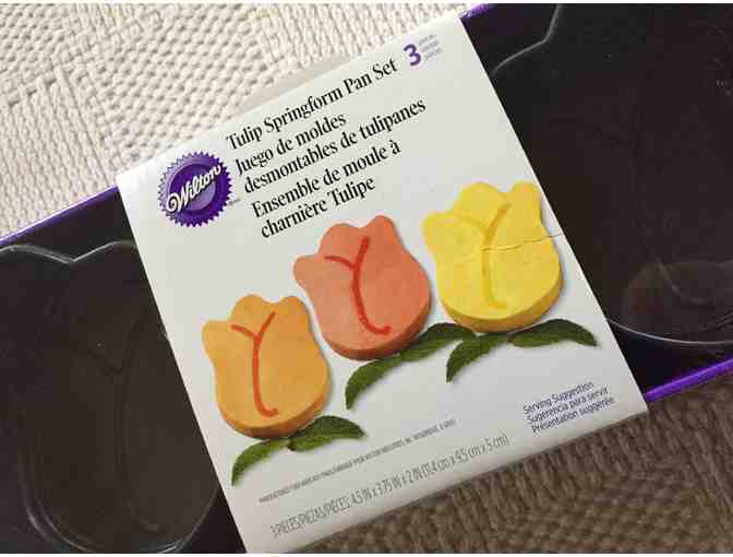 Wilton Tulip Springform Pan Set