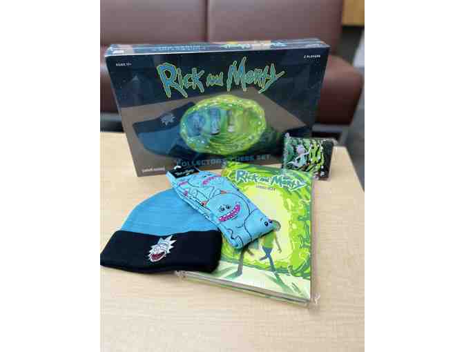 Rick and Morty Fans Collection - Chess Set, Book One, Beanie and MORE!