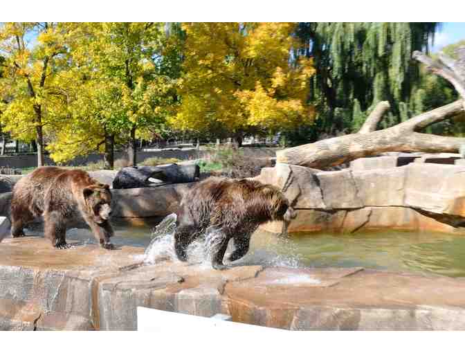 Visit Two Wisconsin Zoos!