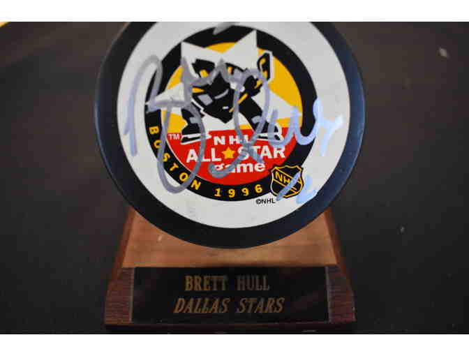 Brett Hull signed Hockey Puck