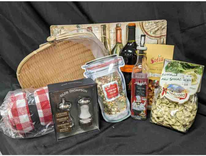 'Primaverile Gioso' - 'Joyful Picnic' in Italian (Italian Basket)-Donated by Adelina Vairo