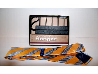 MEN'S TIE WITH TRAVEL ACCESSORY HANGER