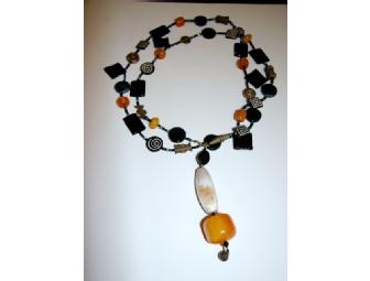 AMBER AND BLACK LONG STRAND BEADED NECKLACE