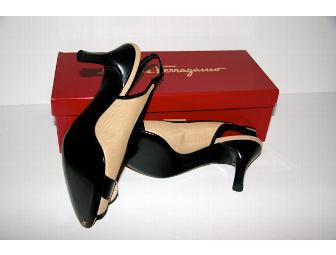 FERRAGAMO BLACK AND TAN PUMPS