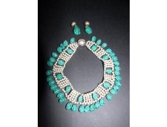 GREEN GLASS AND PEARL CHOKER NECKLACE AND EARRINGS