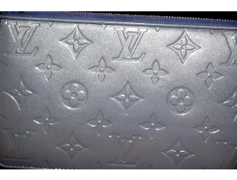 LOUIS VUITTON LEXINGTON CLUTCH FROM MONOGRAM VERNIS LINE