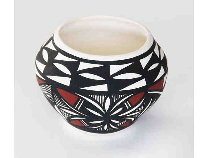 Acoma Pottery bowl signed by Donna Quintana - Photo 1