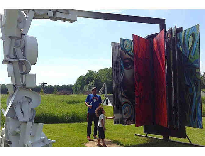 Forget Everything and Join the Circus! Round-Trip Art Tour Experience