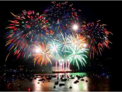 A 2-Hour Boat Rental & Fireworks Display for 8 People