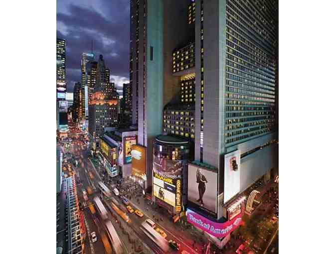 Macy's Thanksgiving Day Parade 2015, Plus a 3-night Stay at The Hotel Elysee