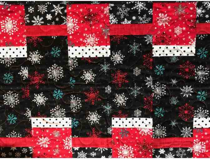 Beautiful Quilted Christmas Table Runner