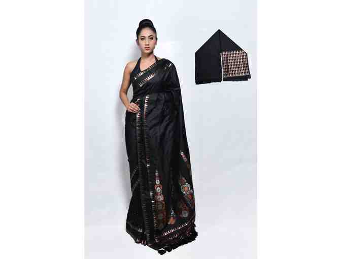Black mulberry silk saree and blouse from designer Sanjukta Dutta - Photo 2