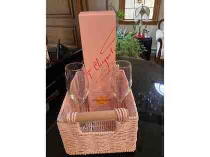 Veuve Clicquot Rose champagne with flutes