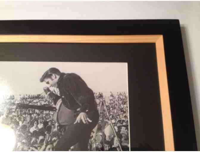 ELVIS PRESLEY Live on Stage- Officially Licensed 8 x 10 Framed Photo