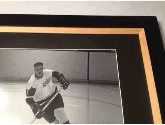 GORDIE HOWE 'Mr Hockey' HOF '72 -Detroit Red Wings Officially Licensed NHL 8 x 10 Photo