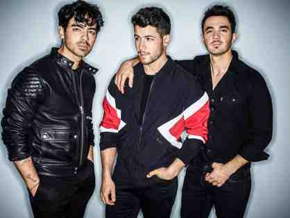 PAIR OF TICKETS WITH MEET AND GREET FOR JONAS BROTHERS IN BOSTON