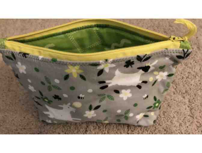 Gray and white sheep zippered bag