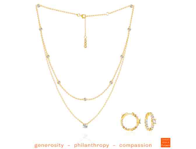 Delicate and Chic Necklace and Earrings Set in Yellow Gold