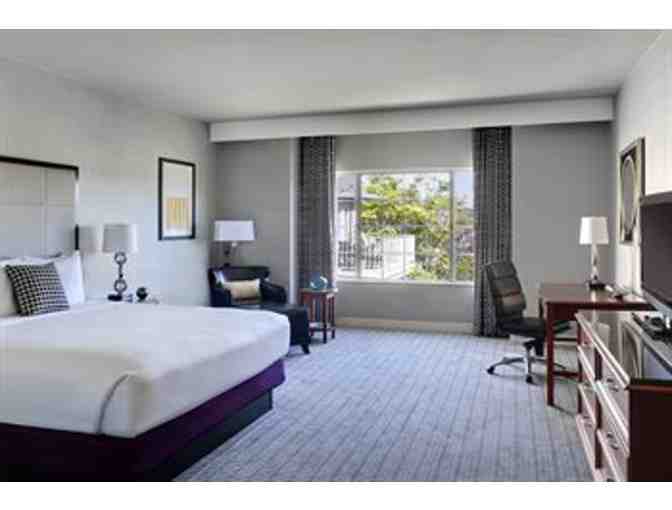 1 Night Stay at Hilton San Diego Del Mar + 2 tickets to the races - Photo 3