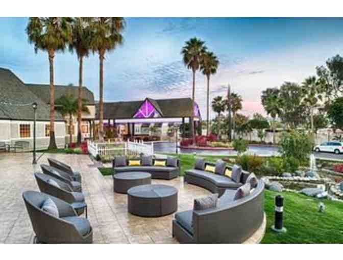 1 Night Stay at Hilton San Diego Del Mar + 2 tickets to the races